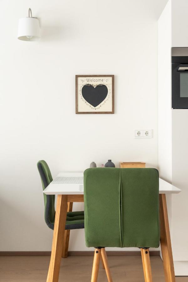Apartment Quiet And Cozy Next To Mariahilfer Strasse And Naschmarkt With Ac, Minimum 30 Nights Vienna