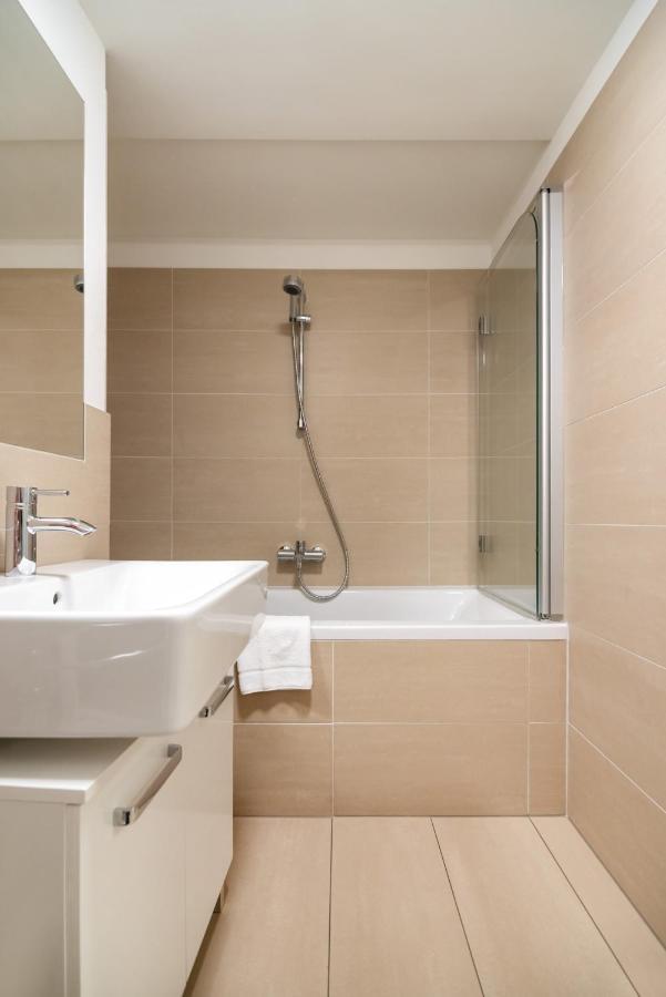 Quiet And Cozy Next To Mariahilfer Strasse And Naschmarkt With Ac, Minimum 30 Nights *