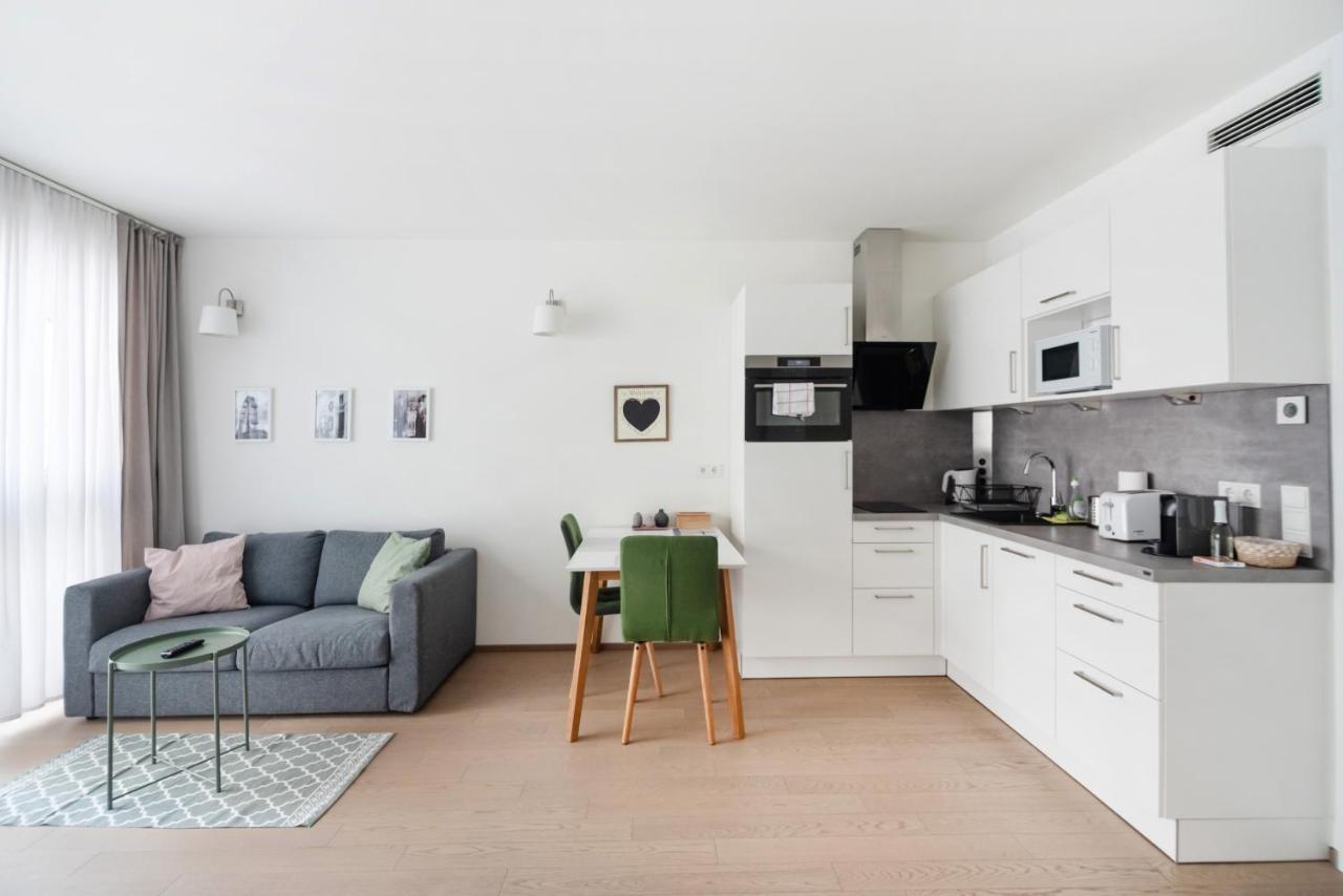 Quiet And Cozy Next To Mariahilfer Strasse And Naschmarkt With Ac, Minimum 30 Nights * Vienna